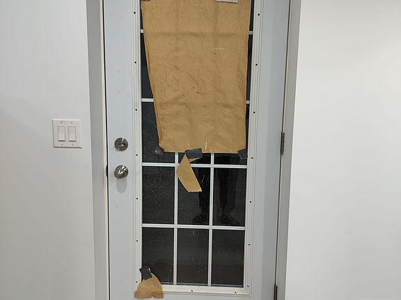 4th image of 852 McNair Cir