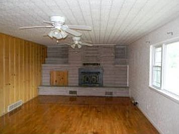 3rd image of 1118 Dewey Ave