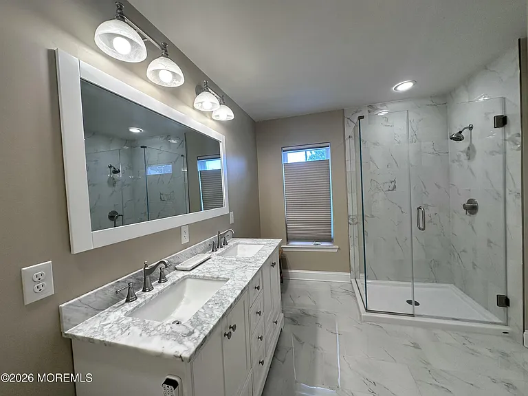 512 Abby Rd — Photo 8