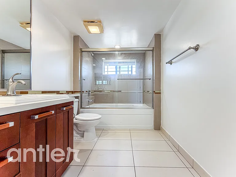 1241 S Sherbourne Dr #GPH5 — Photo 27