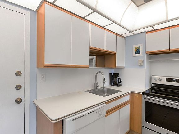 4th image of 1050 SE 15th St APT 205