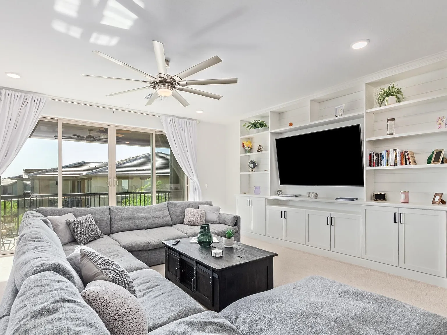 3 bed, 2074 sqft, $5,000 — Photo 3