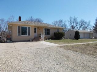 702 A St, Clay Center, KS 67432