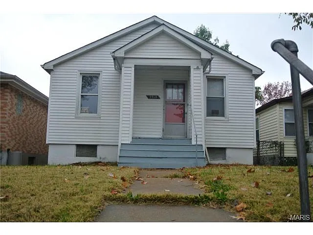 3918 Walsh St photo 1