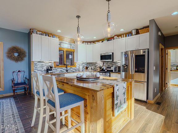 9th image of this home