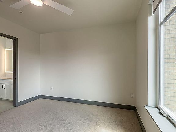 4th image of 1045 Lincoln St