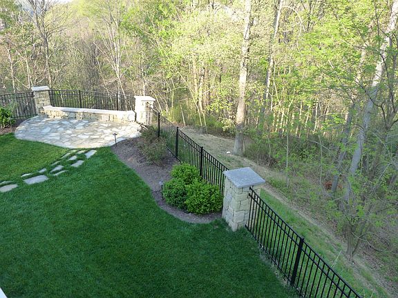 4th image of 304 Pinnacle Woods Dr.