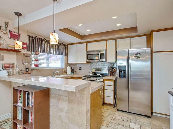 4th image of 544 Chapala Dr