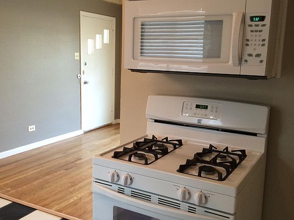 5th image of 402 Storeywood Dr