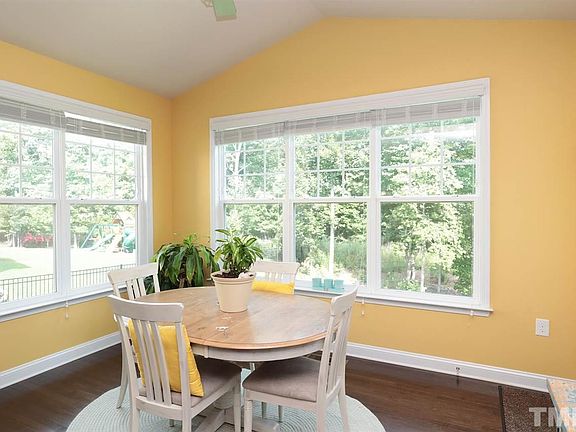 5th image of 129 Ulverston Dr