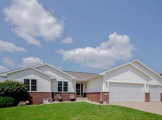 611 E Terrace Dr, Center Point, IA 52213