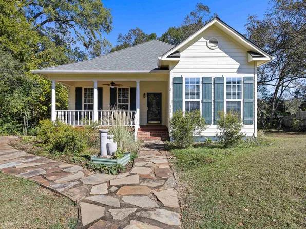 408 N Market St, Jefferson, TX 75657