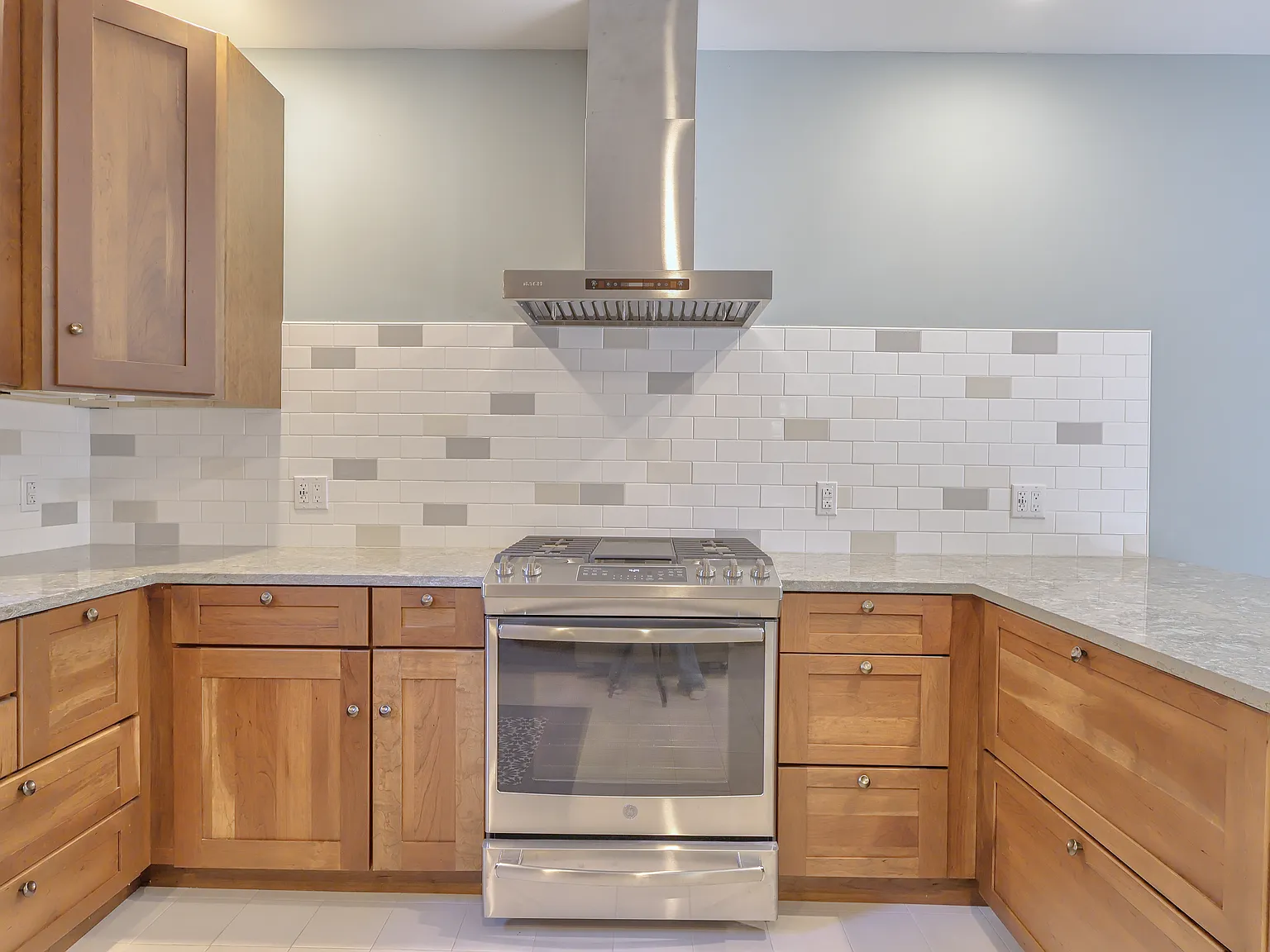 3 bed, 1.5 bath, 1450 sqft, $2,400 — Photo 4
