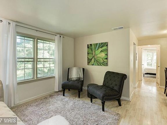 4th image of 820 S Arlington Mill Dr #3-301