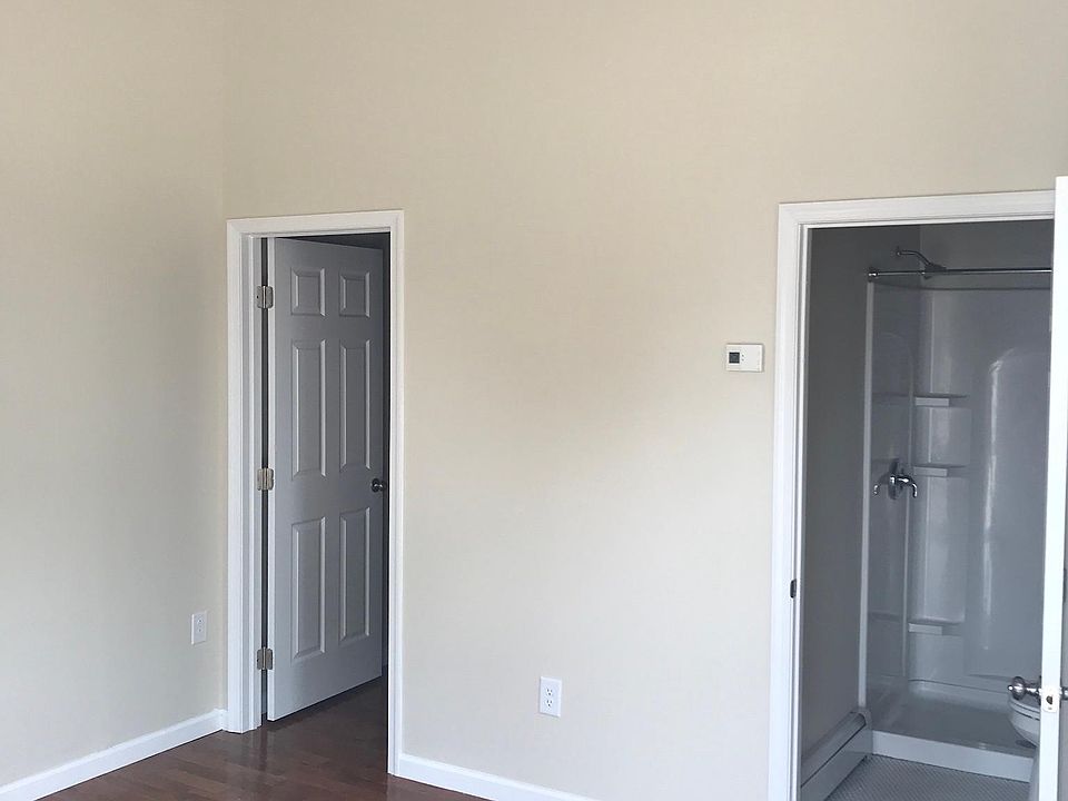 2nd image of 3901 Folsom St #1
