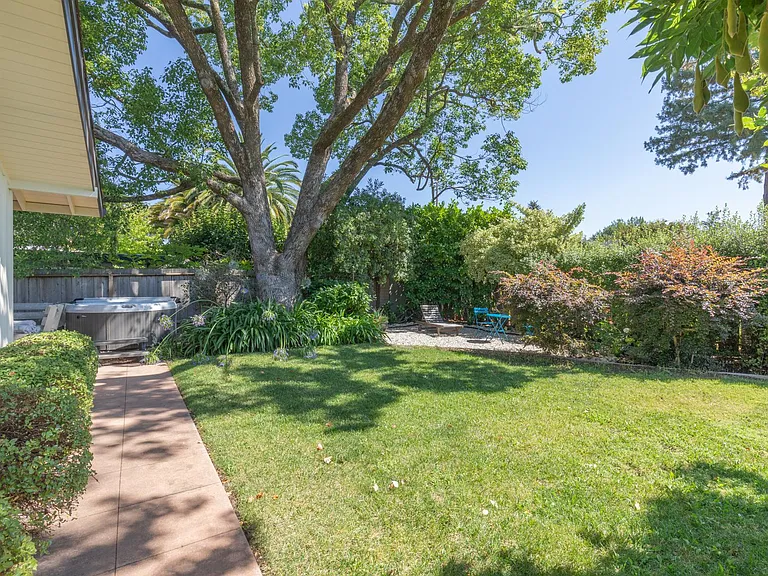 Austin Ave — Photo 24