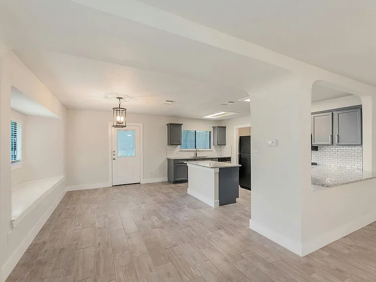 705 Catumet Dr — Photo 8
