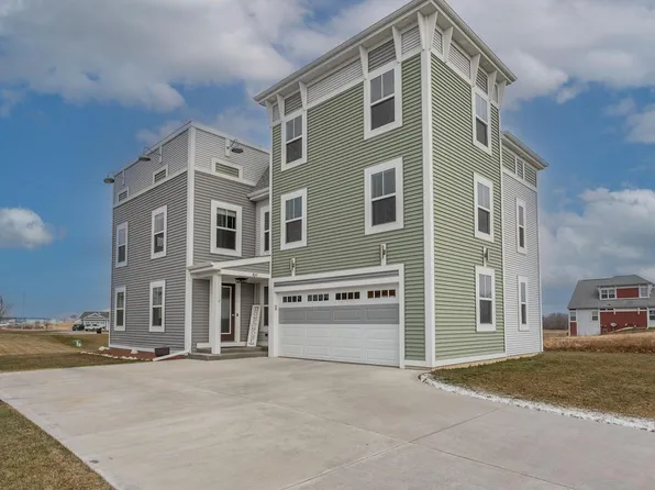 822 Skypark DRIVE, Hartford, WI 53027