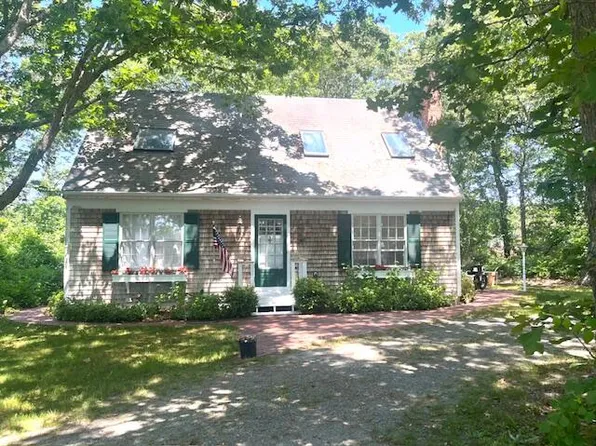 2 Marchants Path, Edgartown, MA 02539