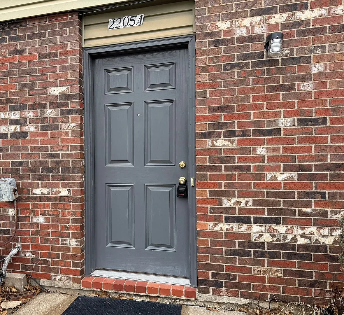 2205 Warwick St - A/B — Photo 3