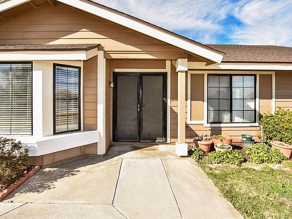 4th image of 11546 Hollyvale Ave