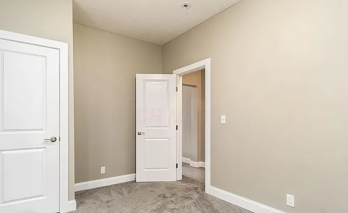 137 Avondale Ave — Photo 4