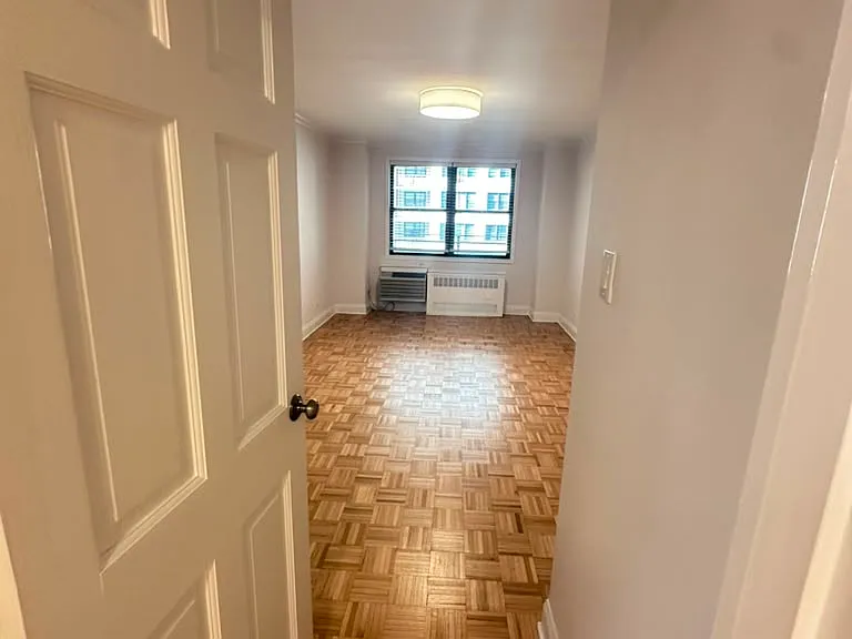 442 W 57th St #6H — Photo 6
