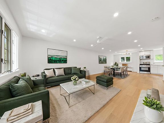3rd image of 32 College St #2