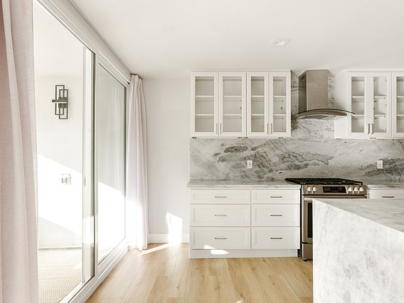 4th image of 604 N Flores St APT 3