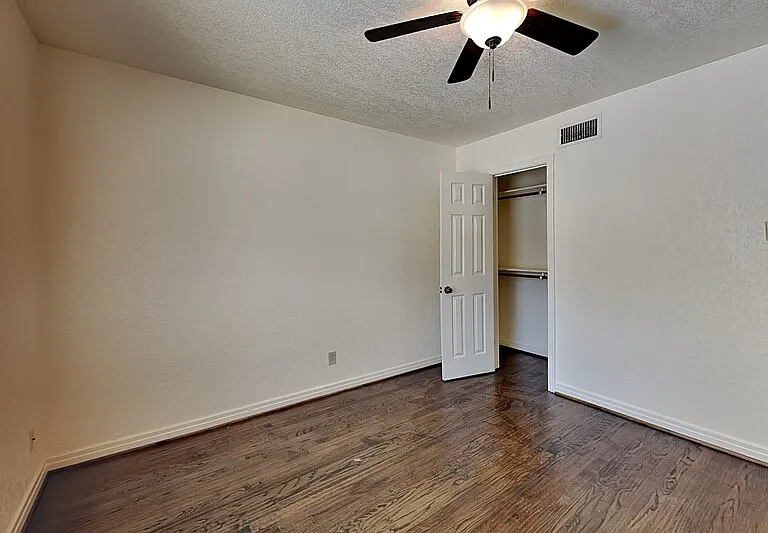 4345 Skillman St — Photo 10