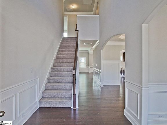 4th image of 11 Glenmora Dr