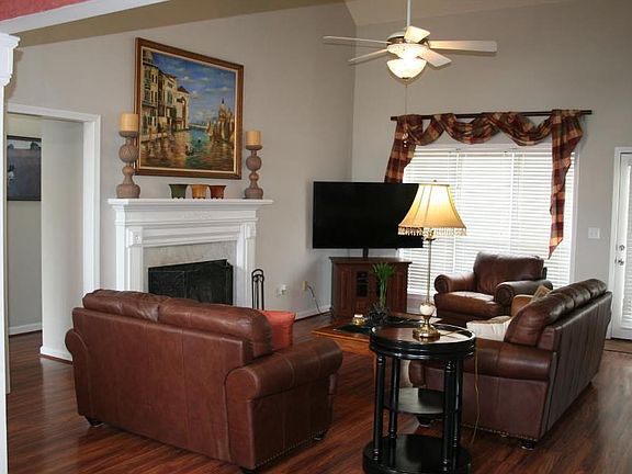 4th image of 4061 Mount Vernon Dr