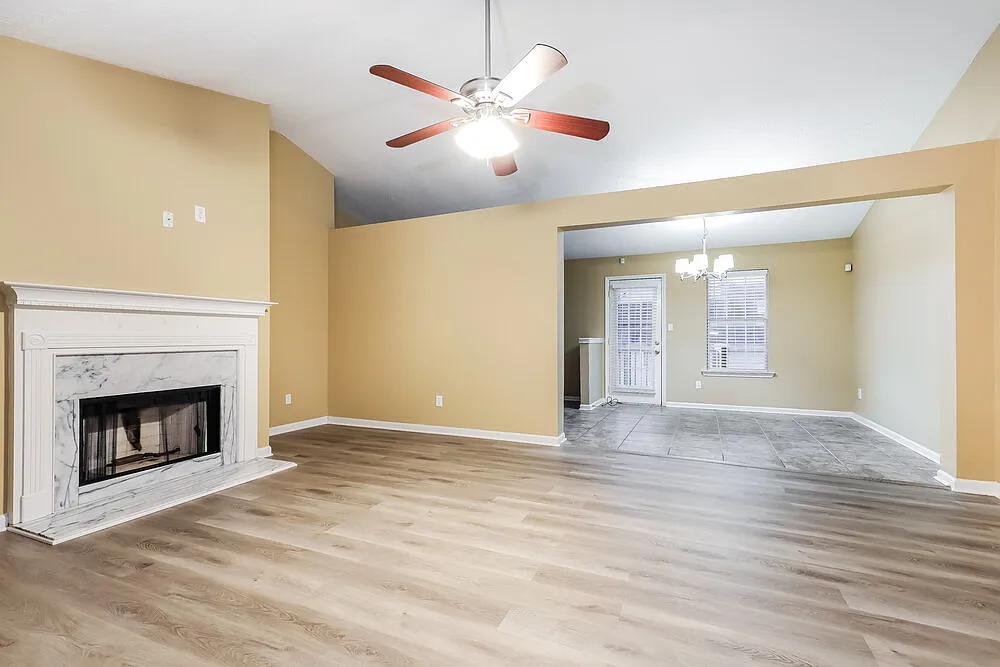3 bed, 3.0 bath, 2178 sqft, $2,295 — Photo 4