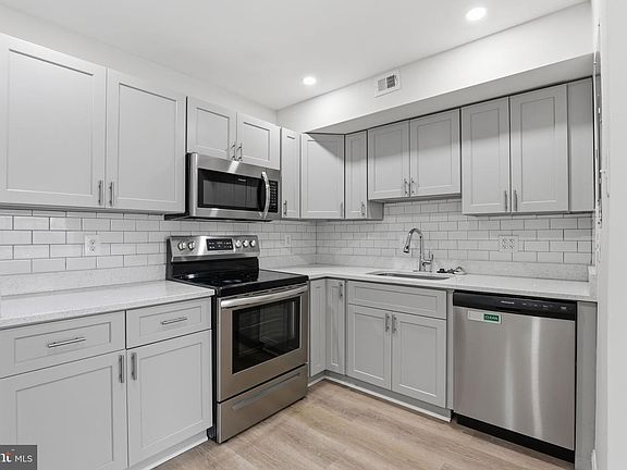 4th image of 674 Azalea Dr #5
