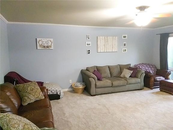 5th image of 8 Arnold Ln