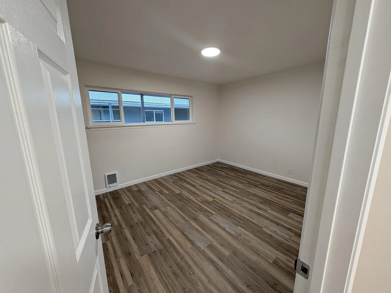 2 bed, 900 sqft, $2,100 — Photo 3