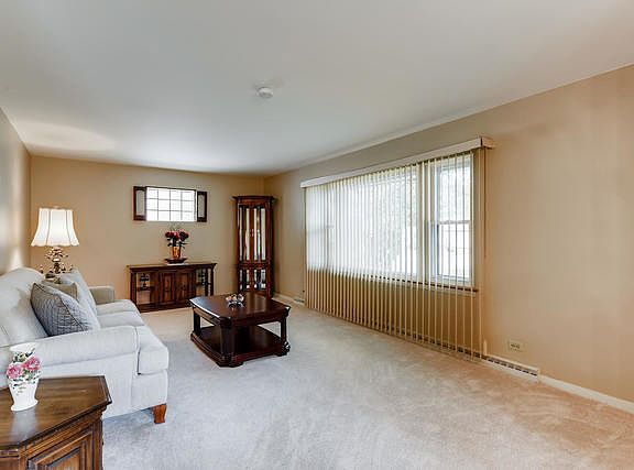 3rd image of 1019 W Hillside Dr