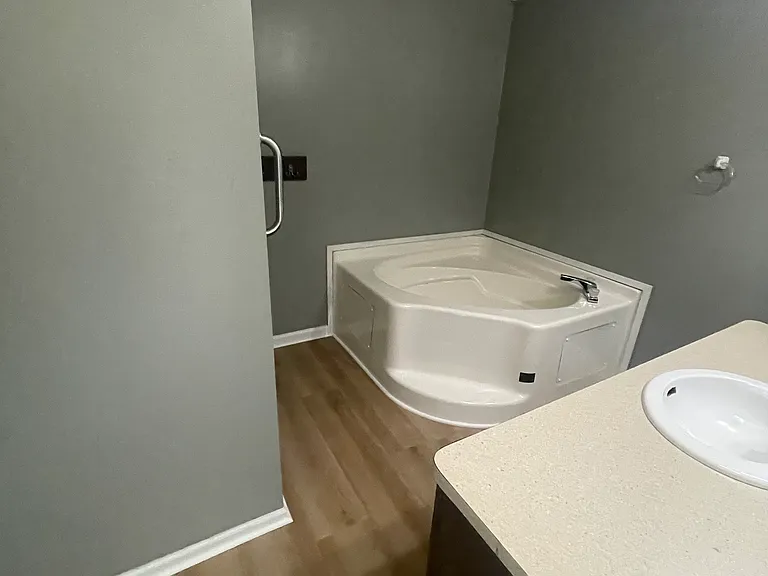 105 Southpark Cir — Photo 7