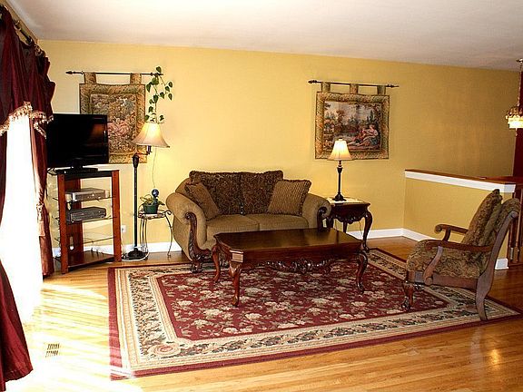 3rd image of 5829 Clover Dr