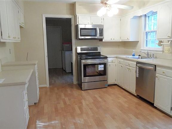3rd image of 2618 Lemontree Ln