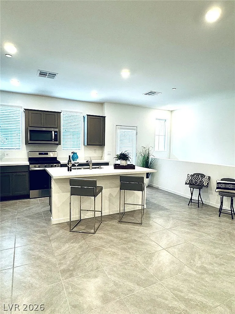 3 bed, 2.0 bath, 1255 sqft, $1,895 — Photo 3