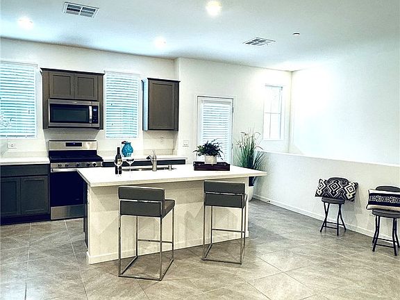 3rd image of 658 Anemone Ln
