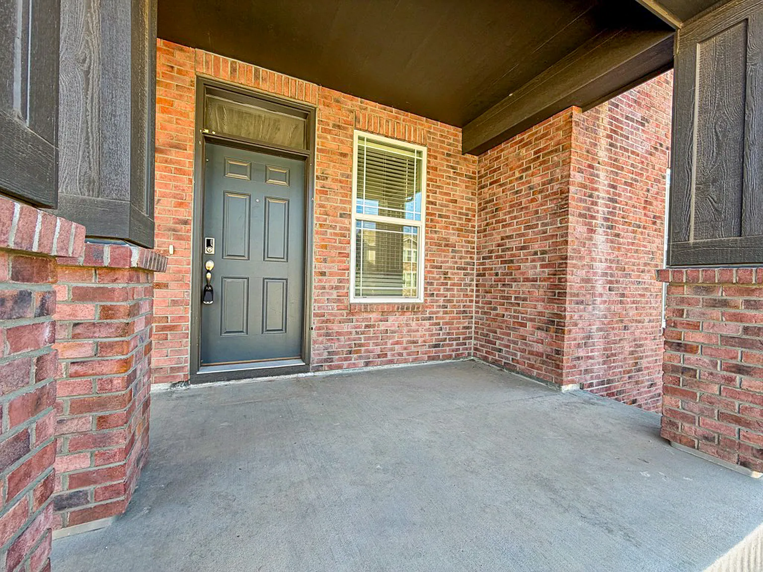 3 bed, 2.5 bath, 1577 sqft, $2,595 — Photo 2