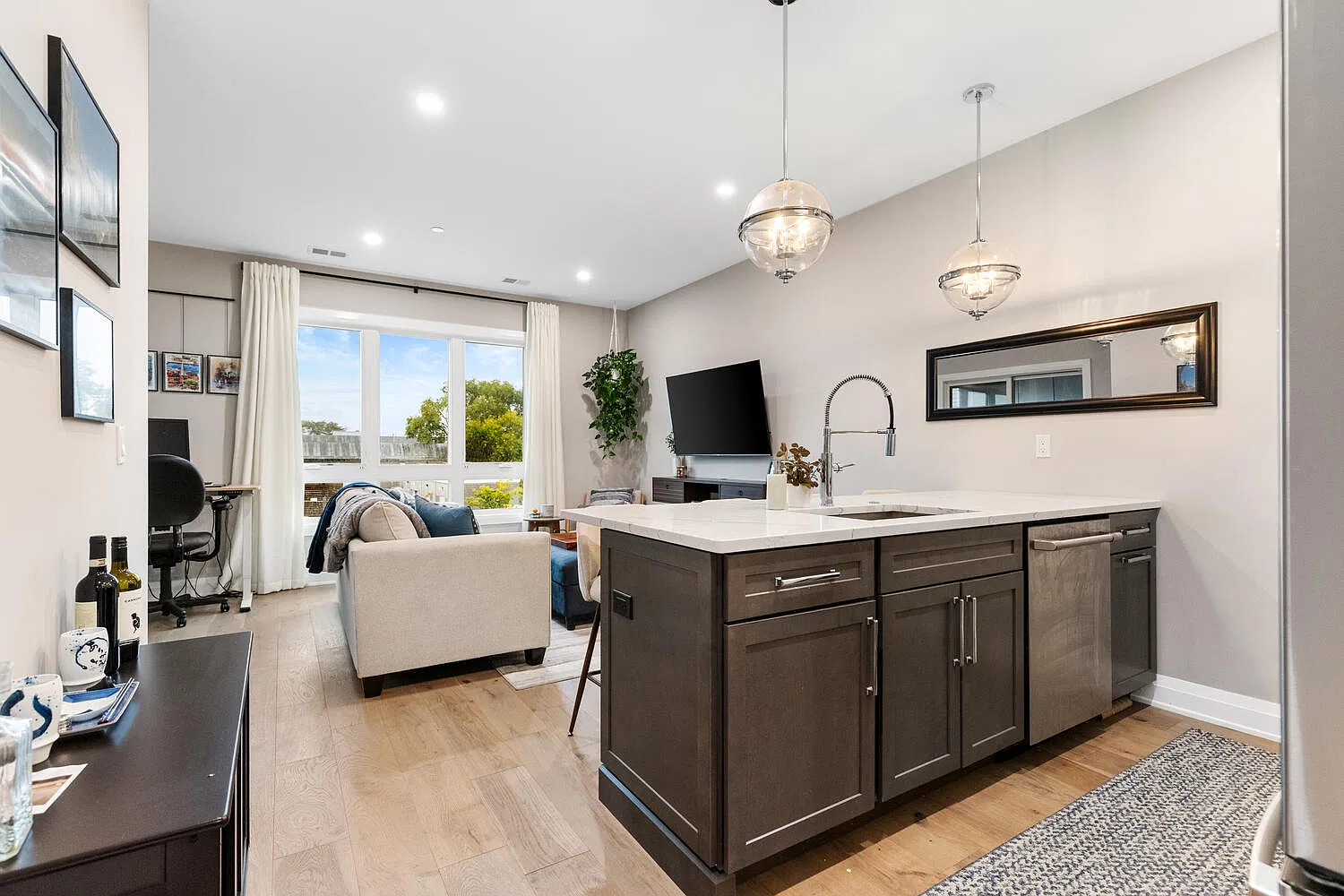 1 bed, 1.5 bath, 735 sqft, $3,250 — Photo 4