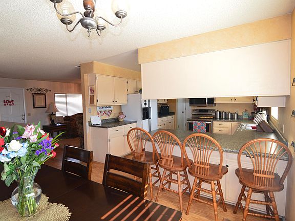 4th image of 215 N Scenic Dr W