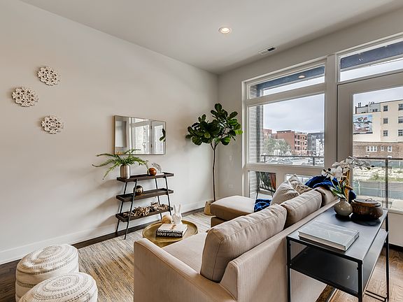 5th image of 2351 W North Ave #3W
