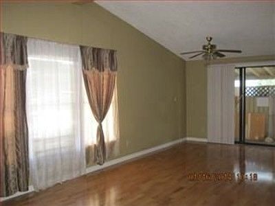 5th image of 1062 Walnut Woods Ct