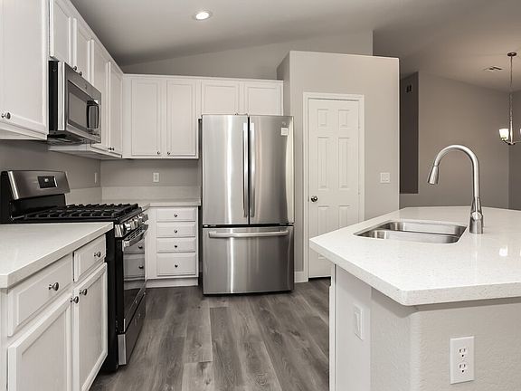 5th image of 515 Country Hill Dr