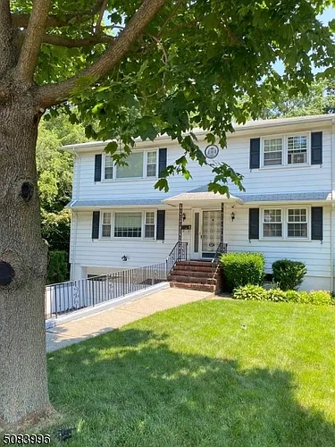 549 Broughton Ave Photo 1