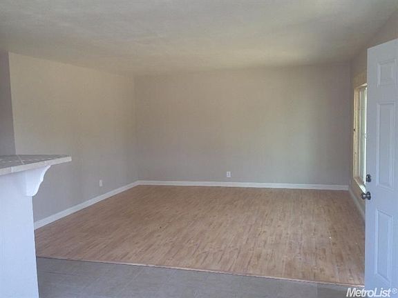 5th image of 851 Beardsley Dr